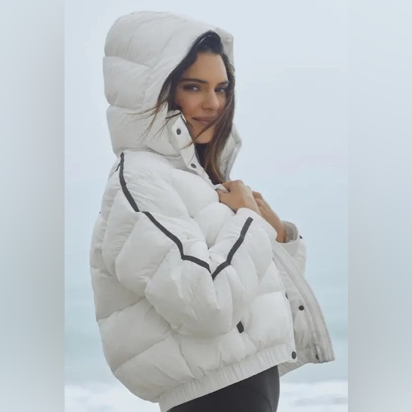 ALO Yoga Aspen Love Puffer Jacket - Picture 7 of 12